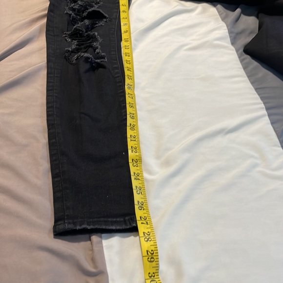 American Eagle, curvy high-rise jegging size 8 destroyed skinny black - Picture 7 of 8